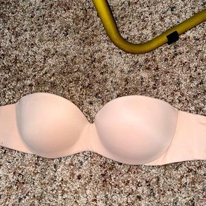 Never worn Victoria’s Secret bra!!